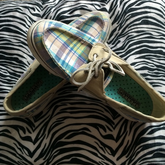 Sperry plaid women’s boat shoes - Picture 3 of 3